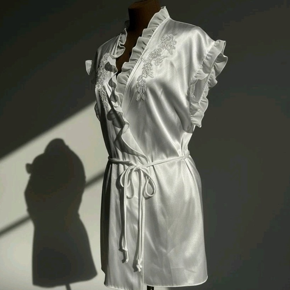 Linea Donatella Robe Size L Embellished Satin Bridal Wrap Lace Appliqués Ruffles